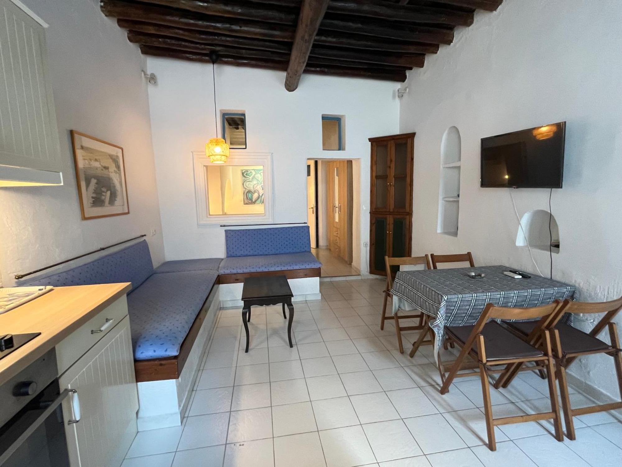 Neoclassical Apartment, Chora Ándros