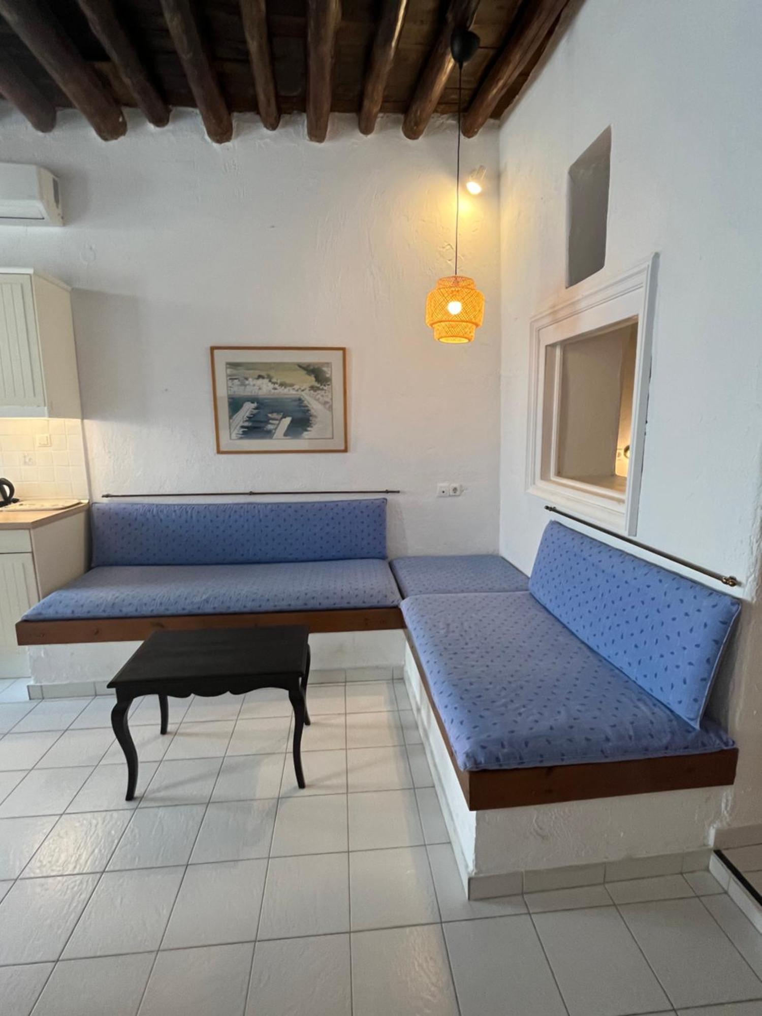 Neoclassical Apartment, Chora