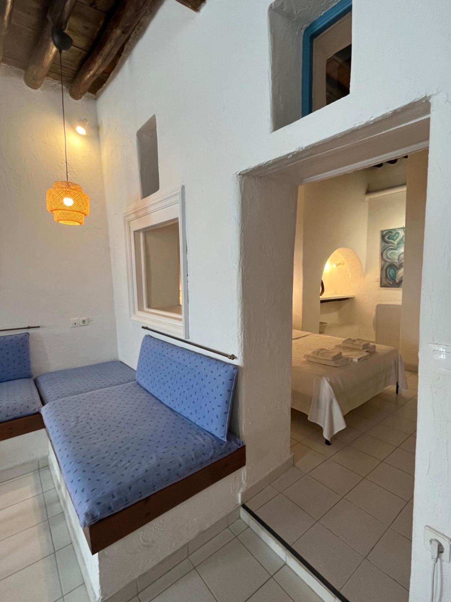 Neoclassical Apartment, Chora Apartment