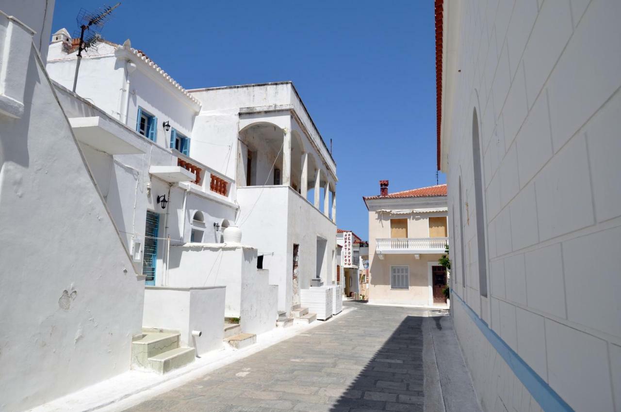 Neoclassical Apartment, Chora Apartment