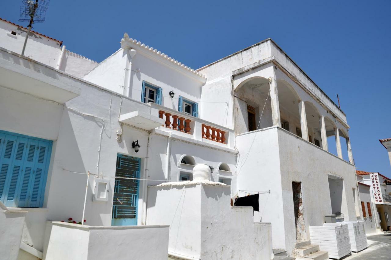 Neoclassical Apartment, Chora *