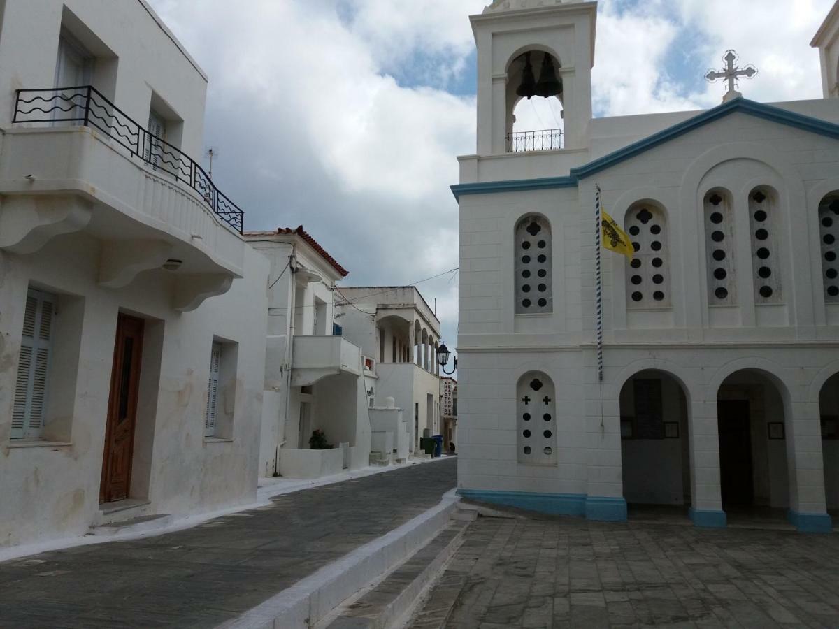 Neoclassical Apartment, Chora Apartment